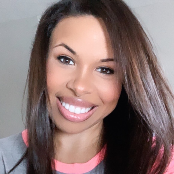 Meet your Posher, Alexis - Picture 1 of 1